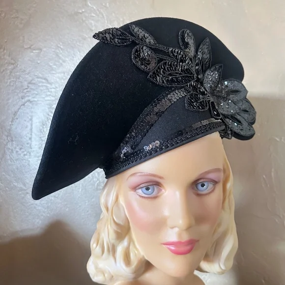 FESTIVE VINTAGE BLACK FELT WIDE BRIM HAT WITH SEQUIN APPLIQUÉS display picture 1